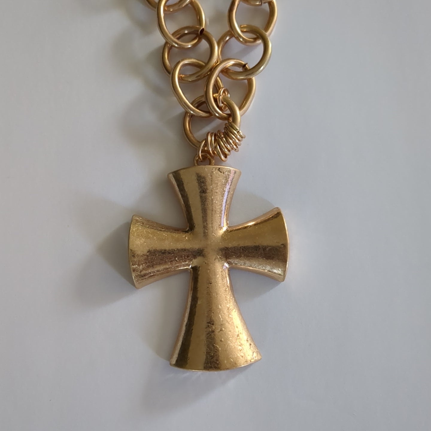 Chunky Matte Metal Cross Pendant Pointed Chain Necklace