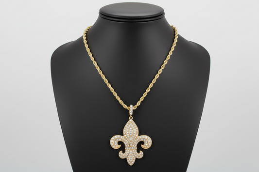 Shimmering fleur de lis charm pendant necklace. This piece is perfect for special occasions, evening looks, or gifting. The bold design and sparkling finish make it a standout accessory